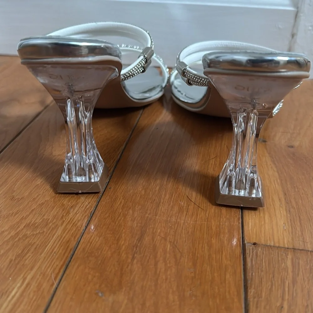 Women's Silver Heels - Picture 4 of 6